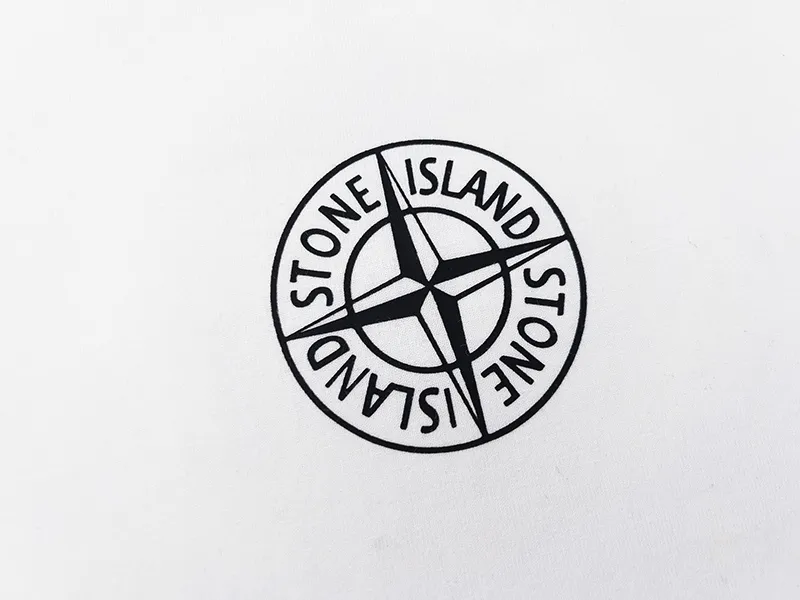 W610#P110💰 Stone Island logo printed front and back short-sleeved men's and women's loose casual T-shirts. Made of 260g combed cotton with 32-count double yarn. Double-threaded two-needle pressed thread. No deformation after long-term washing. Imported 3D printing. No fading. No cracking. Authentic pattern making. Double tags washed. Original packaging. Color: black-white. Size M-XXL.